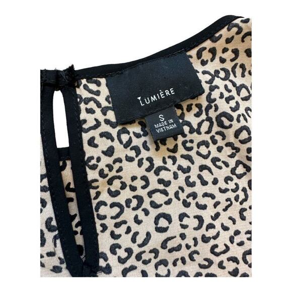 Lumiere Animal Print Blouse with Keyhole back Size Small - Picture 8 of 11